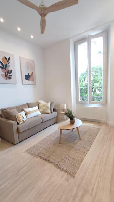 Appartement Renove, Vue Degagee Et Arboree, 700m Cannes