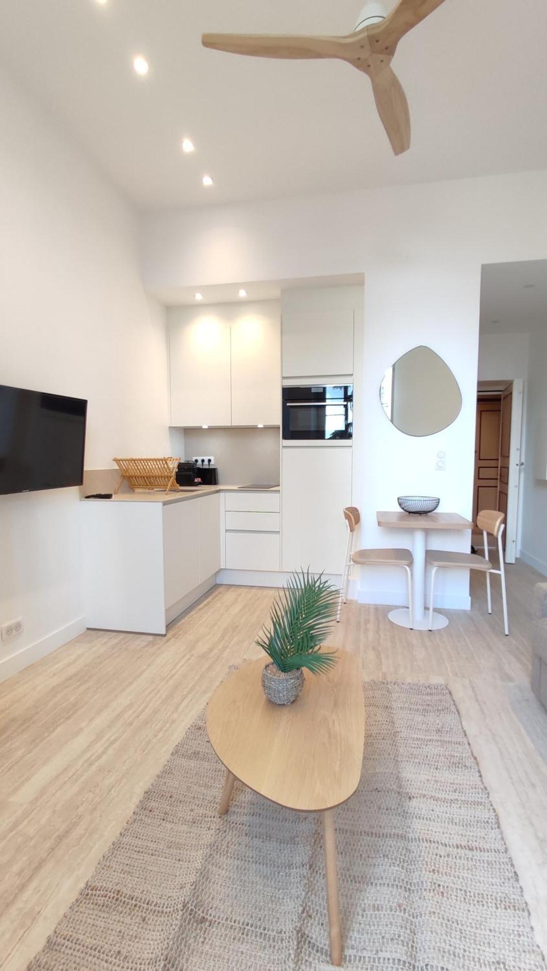 Renove, Vue Degagee Et Arboree, 700m Cannes